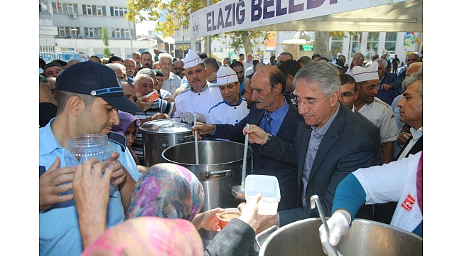 BAŞKAN YANILMAZ AŞURE İKRAM ETTİ