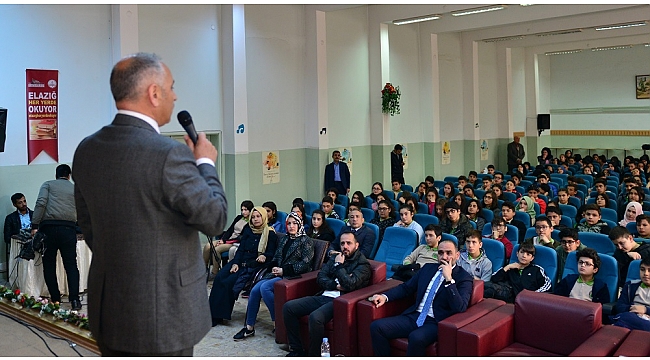 MÜDÜR GÜRTÜRK GENÇLERLE BAŞBAŞA PROGRAMA KATILDI