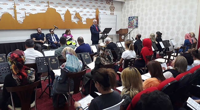 YABANCI UYRUKLU ÖĞRENCİLER FİNAL HAFTASI BELEDİYE KOROSUNU DİNLEDİ