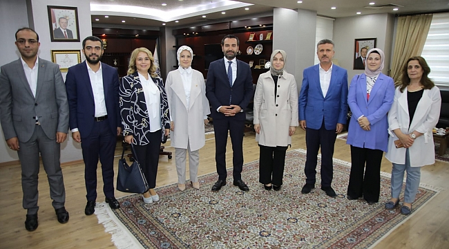 LEYLA ŞAHİN USTA'DAN BAŞKAN ŞERİFOĞULLARI'NA ZİYARET