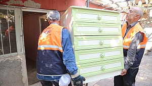 YAŞAMA TUTUNMAYA ÇALIŞAN AİLEYE, BELEDİYE YARDIM ELİNİ UZATTI