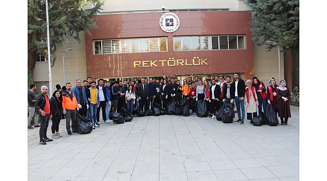 FIRAT ÜNİVERSİTESİ SPOR BİLİMLERİ FAKÜLTESİ ÖĞRENCİLERİ KAMPÜSTEKİ ÇÖPLERİ TOPLADI…