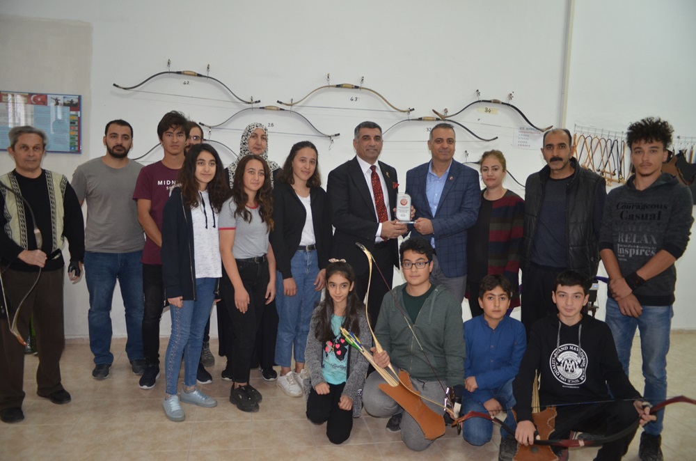GÜRSEL EROL ‘DAN OKÇULARA MALZEME YARDIMI