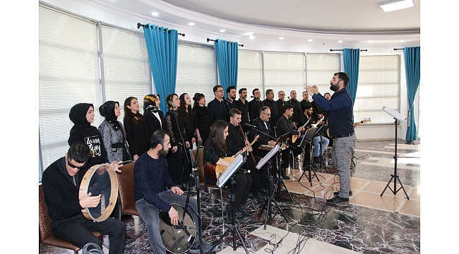 HUZUREVİ SAKİNLERİNE TÜRK HALK MÜZİĞİ DİNLETİSİ
