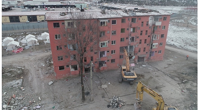 KARŞIYAKA KENTSEL DÖNÜŞÜM ALANINDA YIKIM BAŞLADI