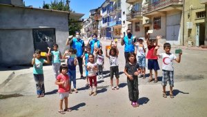 Elazığ'da çocuklar sevindirildi