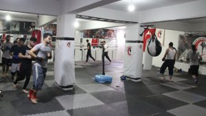 Kick boksçular, dan sınavlarına hazırlanıyor