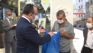 Vali, engelli şahsın tüm maskelerini satın aldı, ilgilenilmesi için talimat verdi