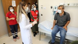 Vali maskelerini almıştı, hem tedavisi başladı, hem de maaş bağlandı