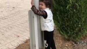 Elazığ'da 2,5 yaşındaki Mila'nın duygulandıran bayrak sevgisi