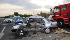 Elazığ'da otomobiller çarpıştı: 1 ölü, 2 yaralı