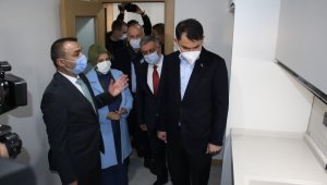 Bakan Kurum, tamamlanan deprem konutlarını inceledi