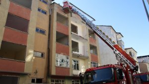 Elazığ'da çatı yangını büyümeden söndürüldü