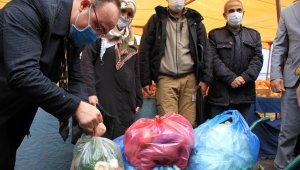 Elazığ'da vali pazara gitti, gülümseten diyaloglar yaşandı