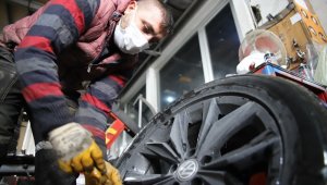 Yağış geldi, yasak başlamadan oto lastikçilerde yoğunluk başladı