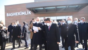 Bakan Soylu, Şehit Fethi Sekin'in babası ile kanaat önderi Nazırlı'yı hastanede ziyaret etti