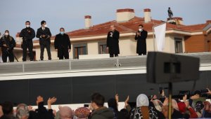 Bakan Soylu ve Kurum deprem konutları anahtar teslim törenine katıldı