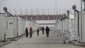 Elazığ'da depremzedeler, 'Ekmeği, suyu, elektriği veriyorlar, biz daha devletten ne isteyelim"