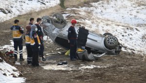 Elazığ'da otomobil takla attı: 1 ölü, 1 yaralı