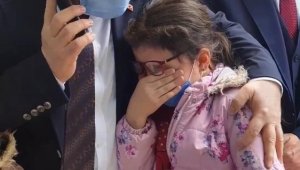 "Vali Amca" ile görüşen minik kızın mutluluk gözyaşları