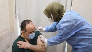 Vali Erkaya Yırık koronavirüs aşısı oldu
