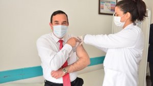 Elazığ'da öğretmenlere Covid-19 aşısı