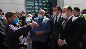 Elazığ'da vatandaşın protokolle diyaloğu herkese kahkaha attırdı
