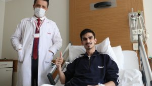 Tek kesiden çifte akciğer operasyonu ile hem sağlığına kavuştu, hem de tıp tarihine geçti