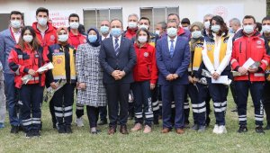 Vali Erkaya Yırık, "Sizlerin vefakarlığı olmasaydı tablomuz daha ağır olabilirdi"