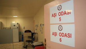 Aşı odaları boş kaldı, Başhekim sırası geleni "Kliniklerimiz gece 24'e kadar çalışmaktadır" diyerek davet etti