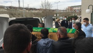 Cinayete kurban giden Emine'nin cenazesi ailesinin gözyaşları arasında morgdan alındı