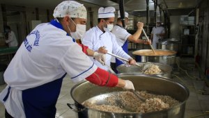 İftar çadırı kurulmadı ama kazanlar ihtiyaç sahipleri için kaynadı