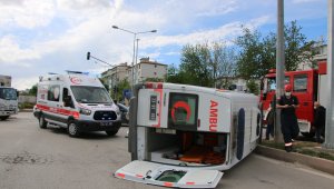 Elazığ'da ambulans ile otomobil çarpıştı: 2 yaralı