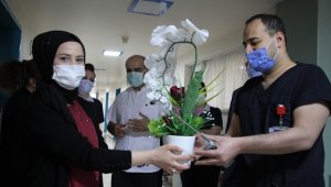 Elazığ'da hemşireler, günlerinde unutulmadı