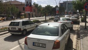 Elazığ'da kısıtlama ile yaya yoğunluğu azaldı, araç yoğunluğu dikkat çekti