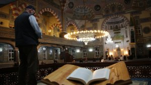 Kadir Gecesi'nde eller semaya açıldı