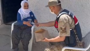 Sahte polislere kaptırdığı para ve altınları bulunan nine "jandarmaya" dua etti