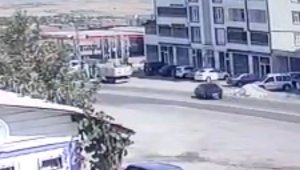 Elazığ'da otomobilin hurdaya döndüğü kaza, kameralara yansıdı