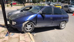 Elazığ'da trafik kazası: 2 yaralı