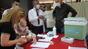Elazığ'da aşı stantları oluşturuldu