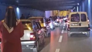 Elazığ'da pes dedirten görüntü, yolu kesip çiftetelli oynadılar