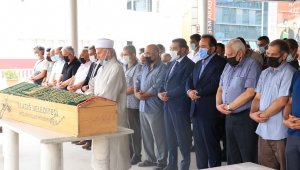 Elazığ'da trafik kazasında hayatını kaybeden 6 yaşındaki Berat, son yolculuğuna uğurlandı