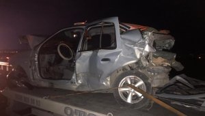 Pikap ile çarpışan otomobil hurdaya döndü: 1 yaralı