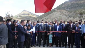 Elazığ'da belde belediyesi vatandaşlar için Millet Bahçesi yaptı, iki vali açılışa katıldı