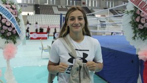 Olimpiyat ikincisi Buse Naz Çakıroğlu: "Moral vermek için Elazığ'a geldim"