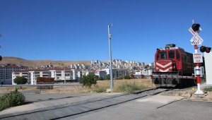 Sürücülerin aldığı riskler hemzenin geçitlerde kazaya neden oluyor