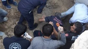 Elazığ'da göçük altında kalan işçi, itfaiye ekipleri tarafından kurtarıldı