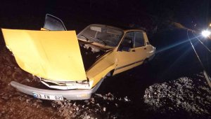 Elazığ'da tren otomobile çarptı: 2 yaralı