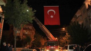 Elazığlı şehidin baba ocağına Türk bayrağı asıldı