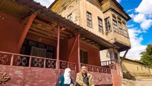 Hüseynik Mahallesi'ndeki tarihi konaklar, sonbaharla birlikte ayrı bir güzelliğe büründü